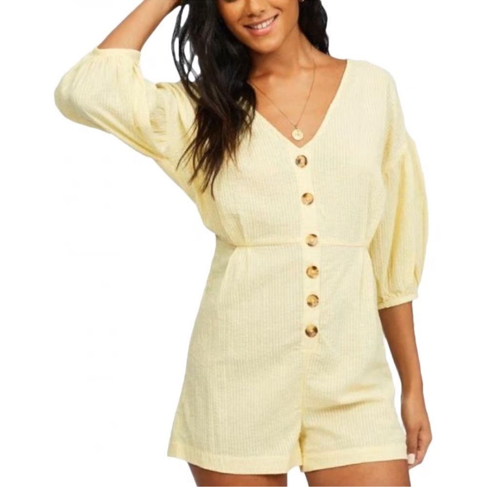 New without tag- Billabong size medium yellow shorts romper nwot